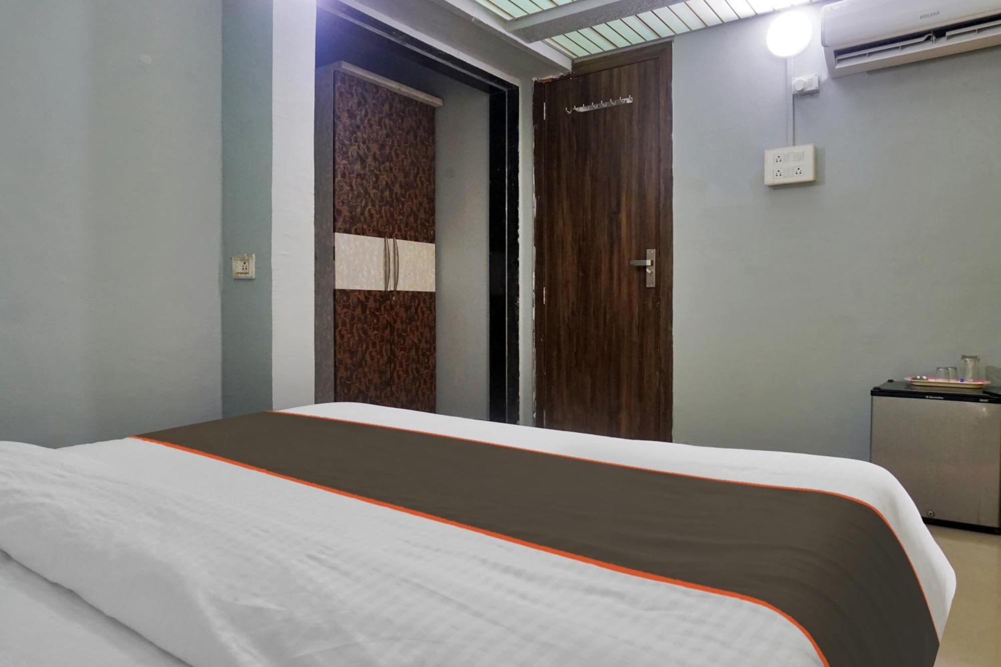 Collection O Baner Executive Stays Пюн Екстериор снимка